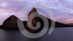 Sunrise view of pinnacle rock at isla bartolome in the galapagos