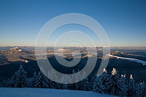 Východ slnka v zimných horách - Veľká Fatra, Slovensko