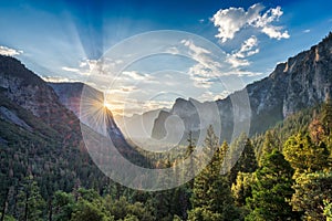 Sunrise at Yosemite Valley vista point