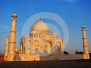 Sunset at the amazing Taj Mahal in Agra (India)