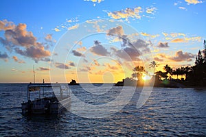 Atardecer un barco 