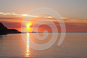 Sunset with boat and sun at Fannie bay