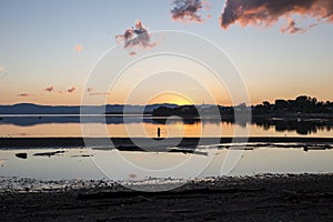 Tramonto sul pescatore retroilluminato 