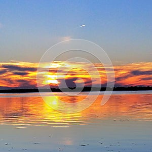 Sunset gorgeous relax beautiful calm serene wisconsin capture moment sun sunset reflection water lake fish camp travel cabin