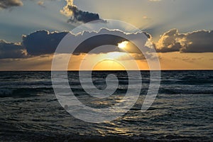 Tramonto sul Spiaggia, mar Mediterraneo il mare 