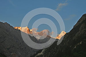 Sunset himalayan snow peaks from gangotri india photo