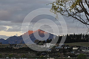 Sunset Mountain Wanaka Lake