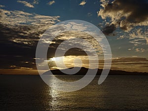 Sunset nuage over the water