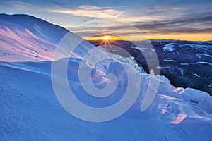 Západ slunce z hory Prašivá v Nízkých Tatrách v zimě
