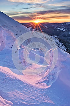 Západ slnka z Prašivej v Nízkych Tatrách počas zimy