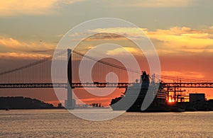 Sunset on river Tejo (Lisbon)