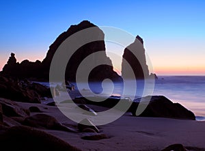 Atardecer rocas sobre el Playa 