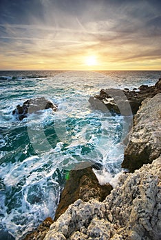 Atardecer sobre el el mar 