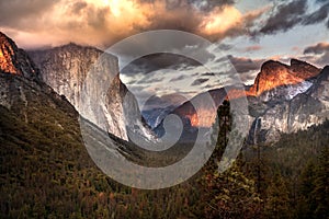 Sunset at the Tunnel View. Yosemite, Ca