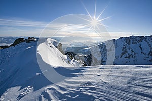 Západ slunce z vrcholu Tupa ve Vysokých Tatrách v zimě