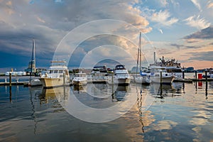 Sunset on the waterfront, in Fells Point, Baltimore, Maryland