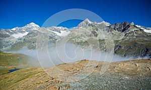 Amanecer a nubes en Alpes 