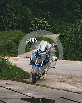 Super Tenere 1200, Yamaha motorcycle stopping at the roadside