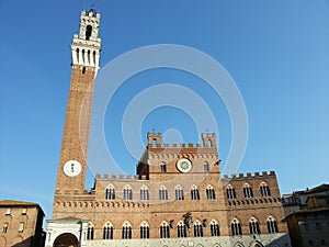 The superb Palazzo Comunale and Torre del Mangia in Siena photo