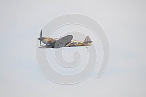 Supermarine Spitfire, RAF BBMF, Battle of Britain Memorial Flight, flypast zoomed out