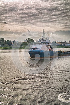 Supply vessel