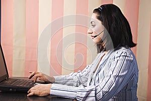 Support operator woman in office