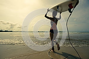 surfer with white surfboard walking to the sea