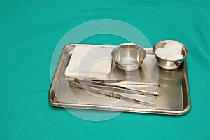 Surgical instruments set for debridement wound