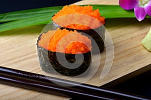 Sushi with shrimp roe or flying fish roe .
