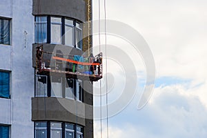 Suspended platform or cradle for construction, installation and repair work of building facades of skyscrapers