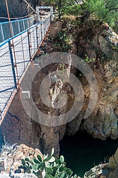 Suspension bridge