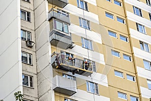 Suspension platform for construction, installation and repair work of building facades at high altitude.