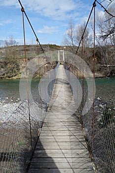 A suspension water bridge in a non-urban scene day