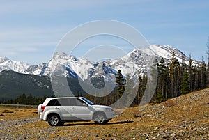 Suv and mountains photo