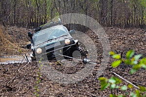 Suzuki Jimny is using winch photo