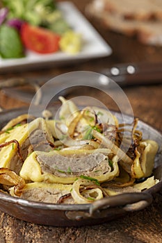 Swabian maultasche with onions