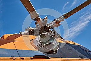 Ð swashplate of the rotor blades of the helicopter