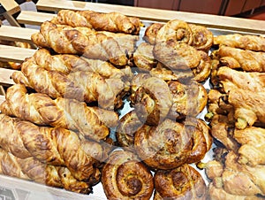 Sweet bakery products .