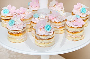 Sweet dishes with cream and flowers