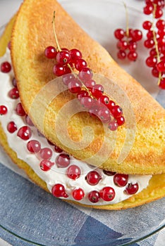 Sweet omelette with currant