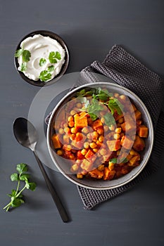 Sweet potato and chickpea curry with naan bread