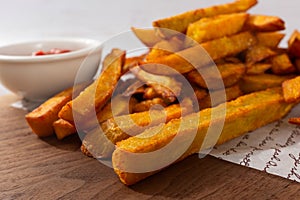 Sweet potato fries, sliced â€‹â€‹and fried sweet potatoes