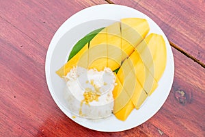 Sweet Sticky rice with mangoes