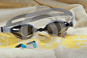 Swimming goggles