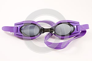 Swimming goggles