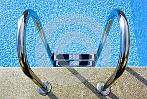 Nadar piscina 