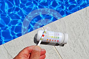 Swimming pool chemical balance testing strip