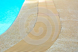 Swimming pool edge with drain