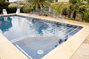 Swimming pool with jacuzzi