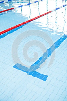 Swimming pool lanes